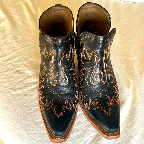 Ariat Dixon Bootie in Brooklyn black. - Picture 3 of 4